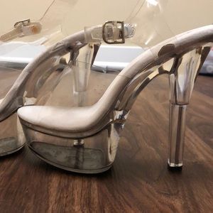 Size 8 Ellie pole shoes. 6 inch, worn once